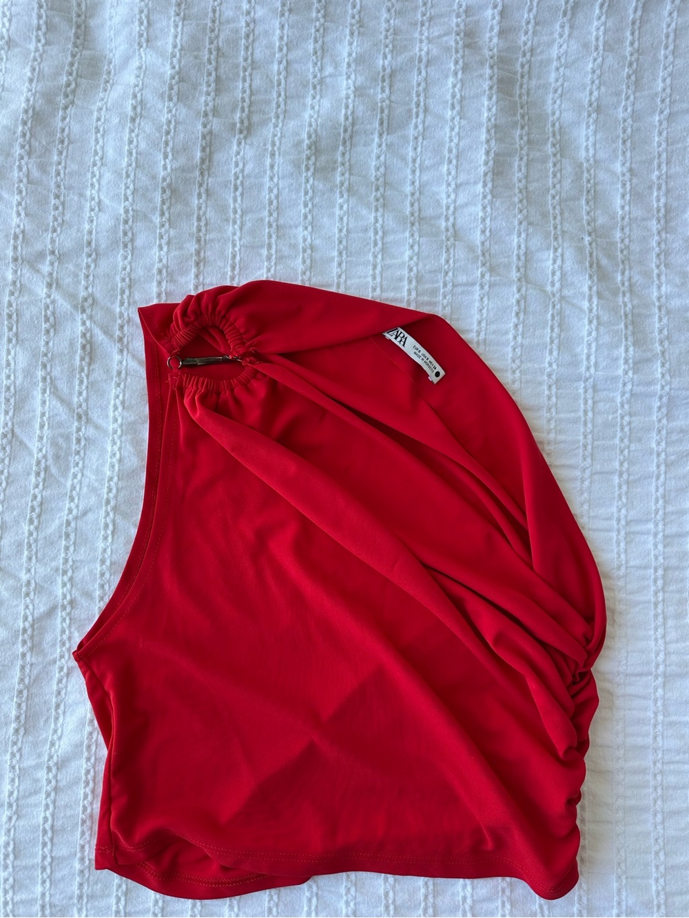 Zara: One-Shoulder Red Top (SET)
